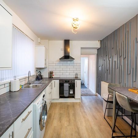 4-Bedroom Home - Ideal For Groups Working Away From Home Swansea Exterior photo