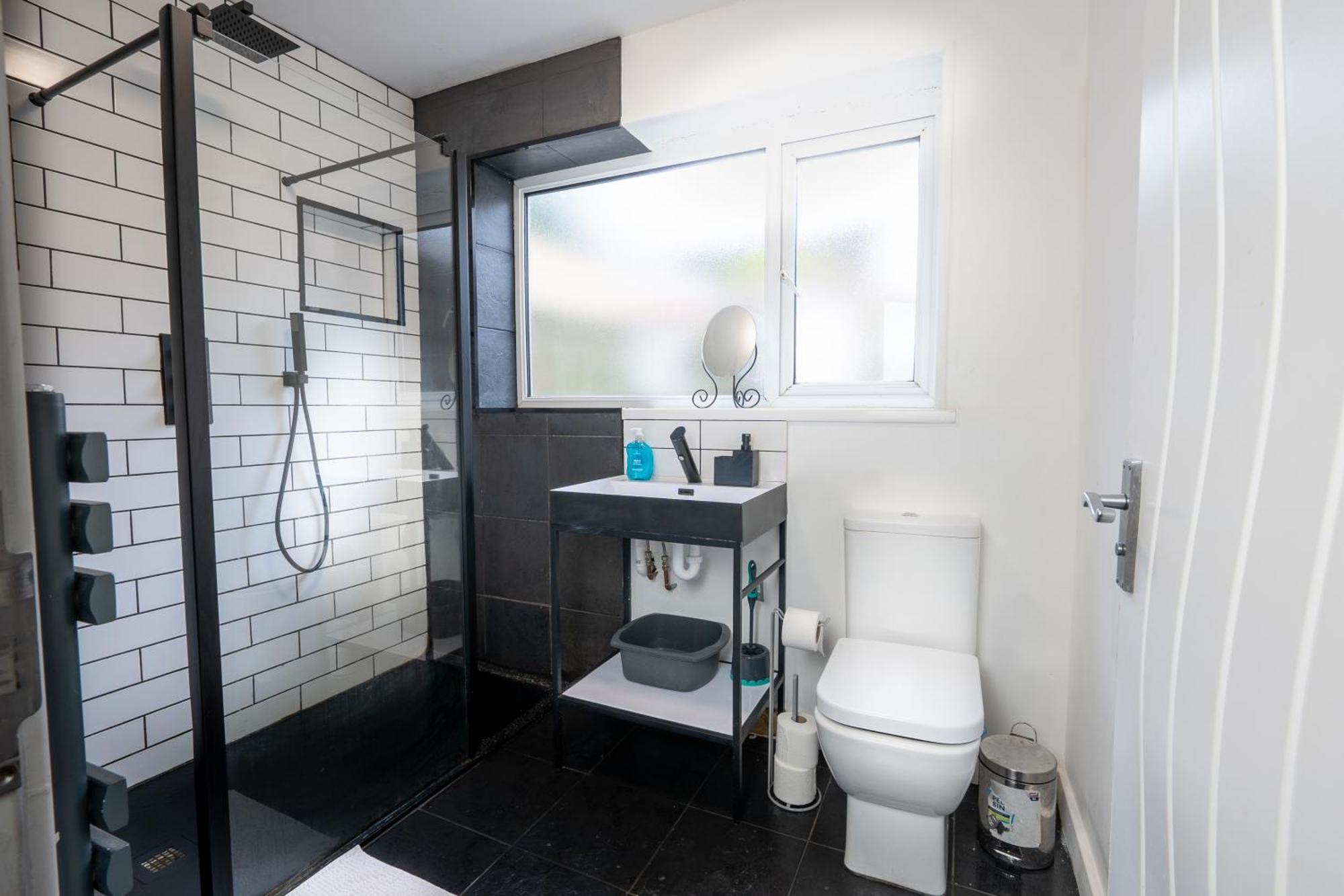 4-Bedroom Home - Ideal For Groups Working Away From Home Swansea Exterior photo