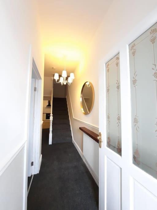 4-Bedroom Home - Ideal For Groups Working Away From Home Swansea Exterior photo