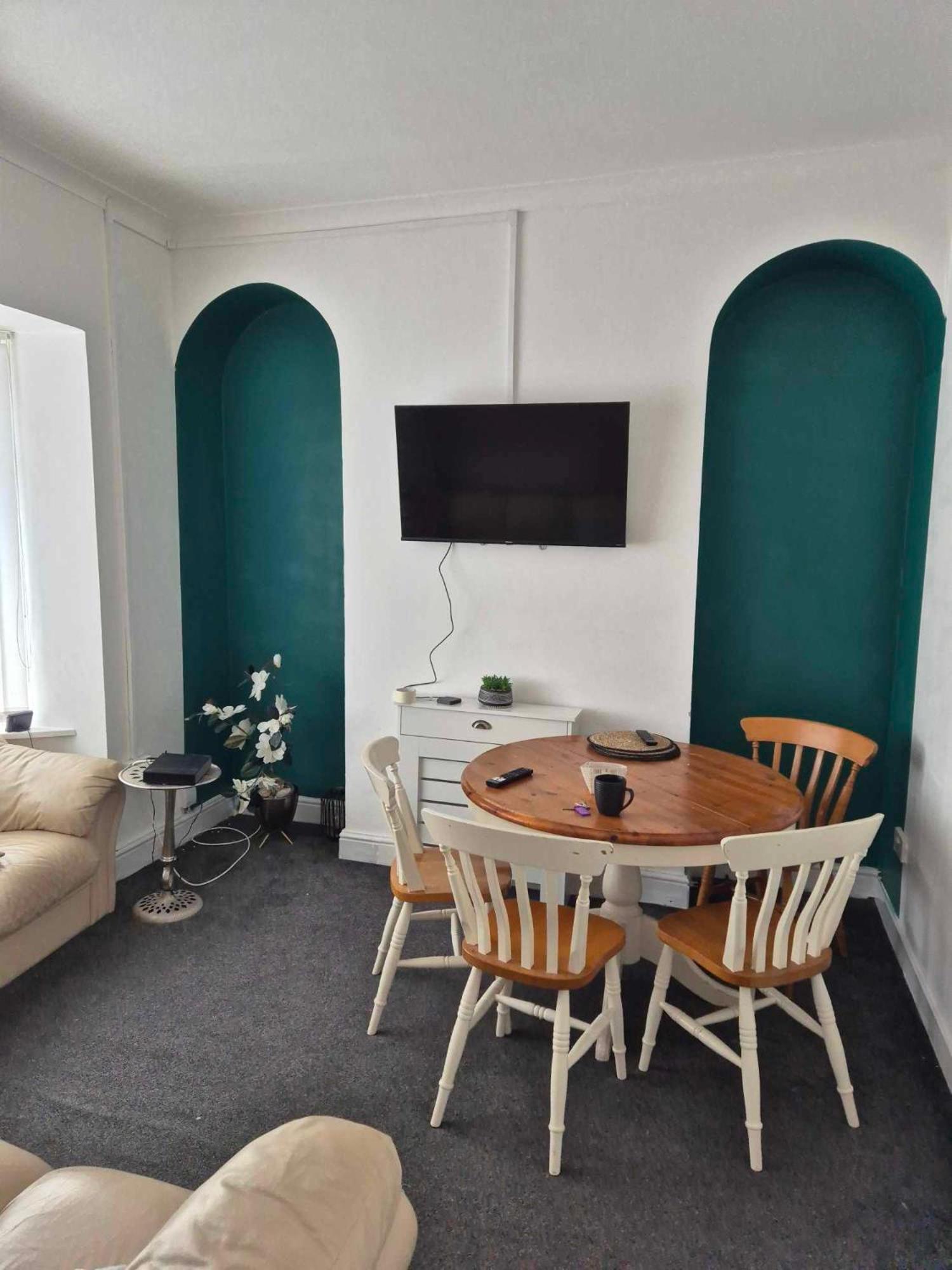 4-Bedroom Home - Ideal For Groups Working Away From Home Swansea Exterior photo